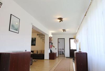 Casă cu 4 camere în Râu de Mori - 8