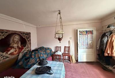 Casă cu 4 camere în Dâmbul Rotund