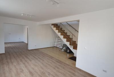 Spațiu comercial, de 210 mp, în Central - 17