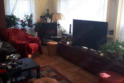 Casă cu 4 camere în Roman - 1