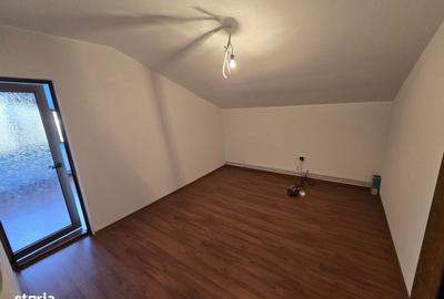 Casă cu 8 camere cu Teren 1146 Mp în Vânători - 9