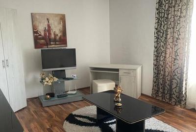 Apartament renovat pet friendly de 2 camere in Centrul Civic