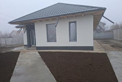 Vand casa Sendreni! Zona Buna! Toate utilitatile! - 1