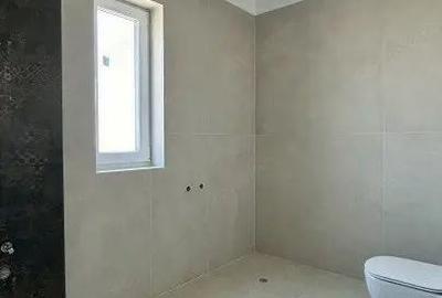 Casă cu 4 camere cu Canalizare în Sânandrei