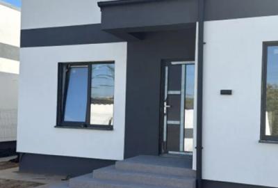 Casă cu 4 camere cu Teren 300 Mp în Malu Mare