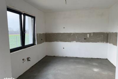 Casă cu 4 camere cu Teren 400 Mp în Central