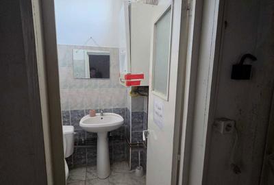 Spațiu comercial, de 140 mp, în Central - 4