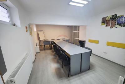 Spațiu comercial, de 68 mp, în Central - 12