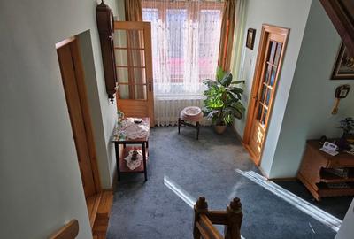 Casă cu 6 camere în Roman - 3