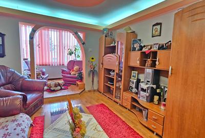 Apartament 3 camere decomandat zona Judetean,mobilat,122500 Euro - 2