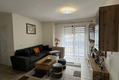 Apartament cu 3 camere semidecomandat în Central - 1