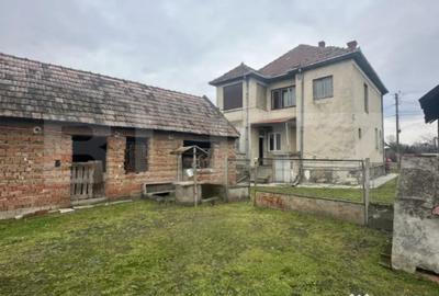 Casă cu 4 camere cu Teren 1371 Mp în Păulești - 6