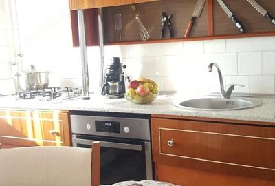 Apartament cu 3 camere semidecomandat în Micălaca