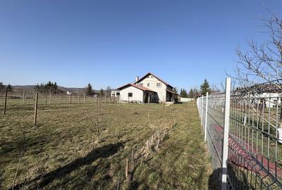 Casă cu 4 camere în Central - 2