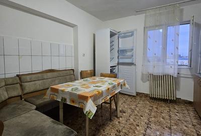 Apartament cu 3 camere decomandat în Nufărul