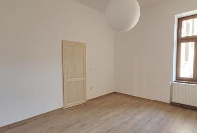 De vânzare apartament 3 camere, renovat, zonă semicentrală - 5