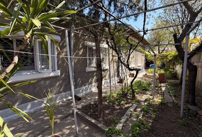 Casă individuală cu 4 camere cu Canalizare în Piața Centrală