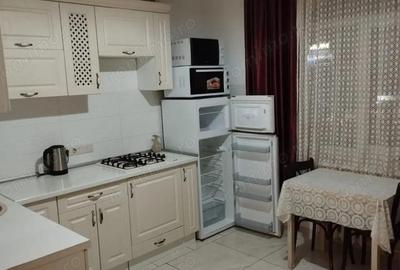 Apartament cu 2 camere decomandat în Medicină