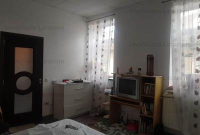 Corp de casa Blumana, zona str Lunga,curte,pod,beci. - 2