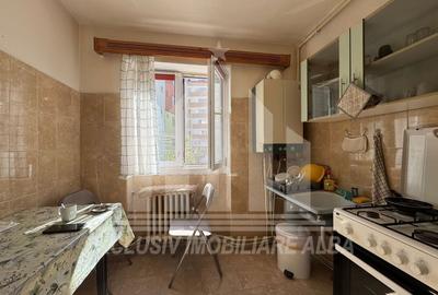 Apartament cu 3 camere semidecomandat, mobilat în Cetate - 2