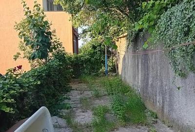 Casă cu 6 camere cu Teren 479 Mp în Central - 2