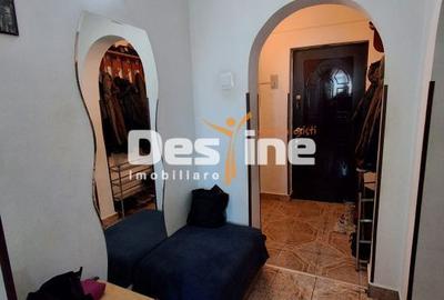 Apartament cu 3 camere semidecomandat în Alexandru cel Bun