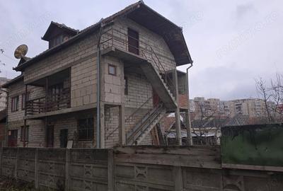 Casă cu 6 camere în Central - 2