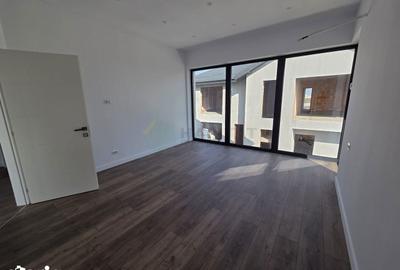 Casă cu 5 camere cu Teren 300 Mp în Tineretului - 15