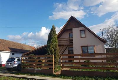 Casă individuală cu 3 camere în Sâniob