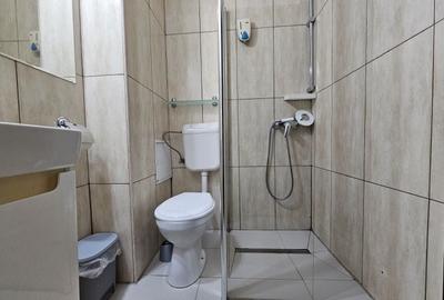 Casă individuală cu 12 camere cu Canalizare în Central - 8