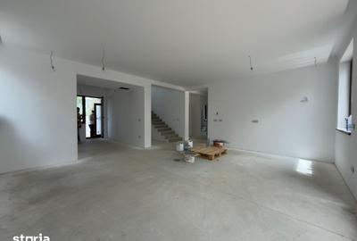 Casă cu 5 camere cu Teren 500 Mp în Central - 11