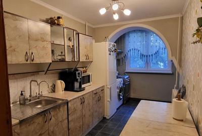 Apartament cu 2 camere semidecomandat în Tractorul