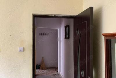 Apartament cu 3 camere semidecomandat în Central - 1