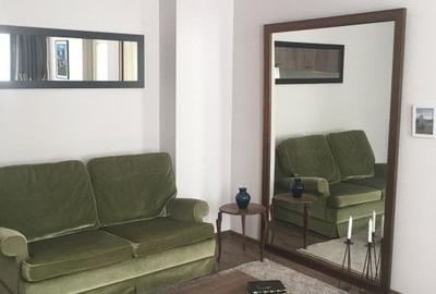 Apartament cu 2 camere semidecomandat, mobilat în Centrul Istoric