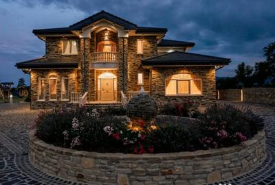 Casă cu 8 camere cu Teren 11880 Mp în Horodnic - 2