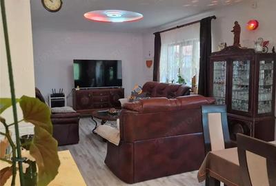 Casă cu 5 camere cu Teren 333 Mp în Central - 1