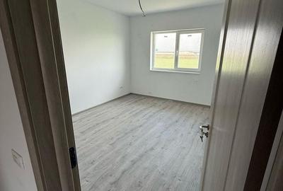 Duplex cu 4 camere cu Canalizare în Exterior Est - 14