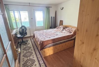 Casă individuală cu 6 camere cu Canalizare în Km 5 - 18