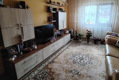 Apartament cu 3 camere decomandat în Păcurari