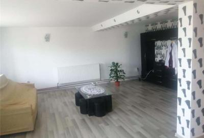 Casă cu 6 camere cu Teren 1000 Mp în Schela - 1