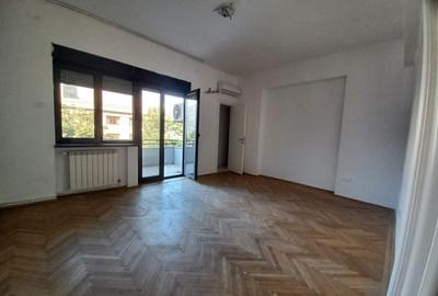 Apartament 5 camere  155 mp - Piata Amzei / Bloc reconsolitat - 2