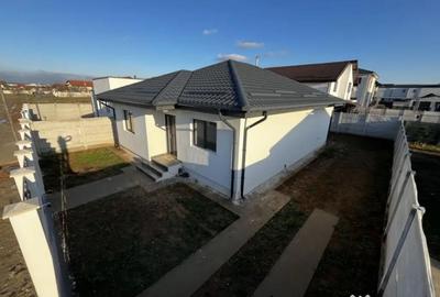 Casă cu 4 camere cu Teren 300 Mp în Malu Mare