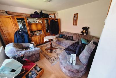 Casă cu 8 camere cu Teren 990 Mp în Independenței - 2