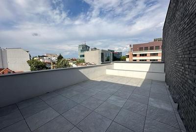 Apartament cu 4 camere semidecomandat în Aviatorilor