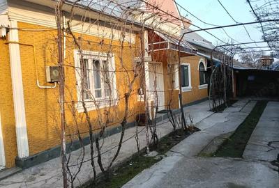 Casă cu 4 camere cu Teren 945 Mp în Comani - 3