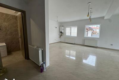 Casă cu Teren 400 Mp în Central - 11