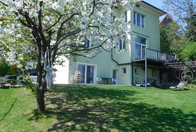 Casă cu 10 camere cu Teren 780 Mp în Central - 1