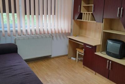 Apartament cu 2 camere decomandat în Triaj
