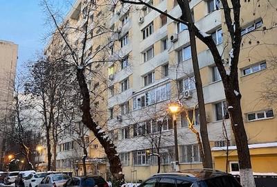 Apartament cu 3 camere semidecomandat în Teiul Doamnei