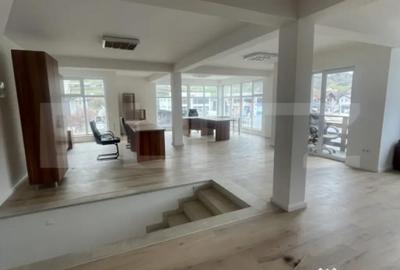 Spațiu comercial, de 300 mp, în Central - 3